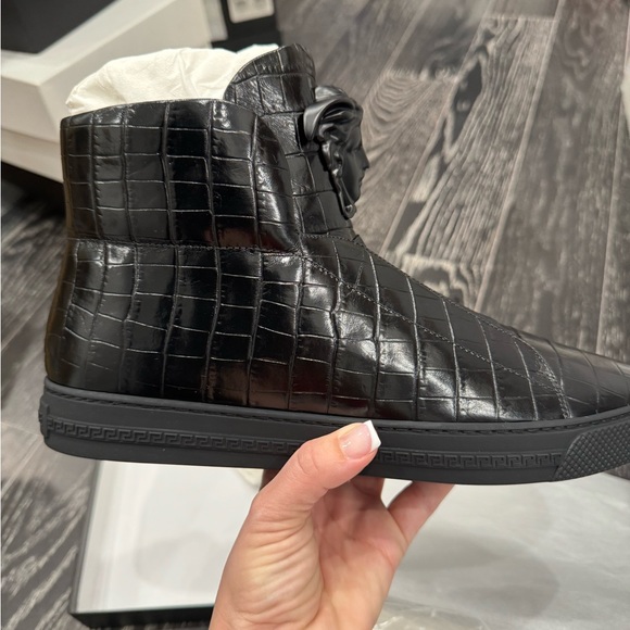 NIB Versace Medusa head hi top - Picture 2 of 7